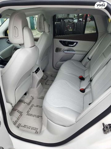 מרצדס-בנץ EQE SUV