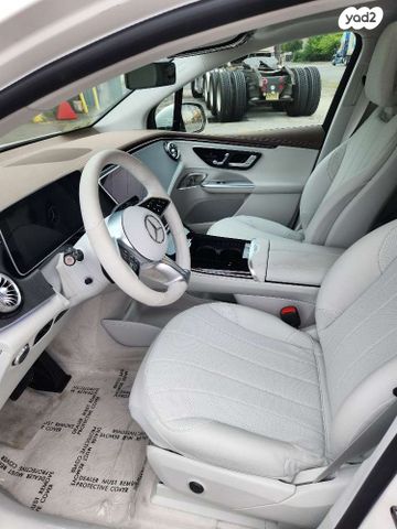 מרצדס-בנץ EQE SUV