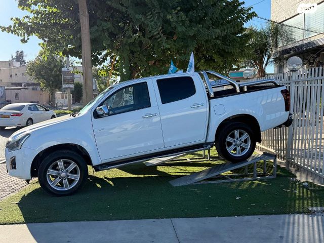 איסוזו די-מקס