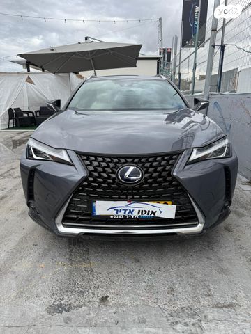 מודעת רכב לקסוס UX 2