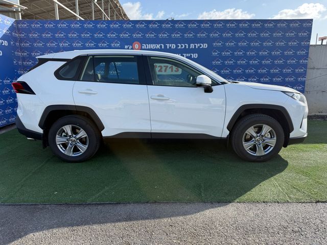 טויוטה RAV4
