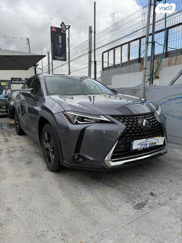 מודעת רכב לקסוס UX 1