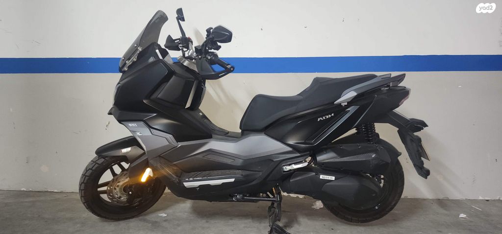 מודעת רכב סאן יאנג ADX 300