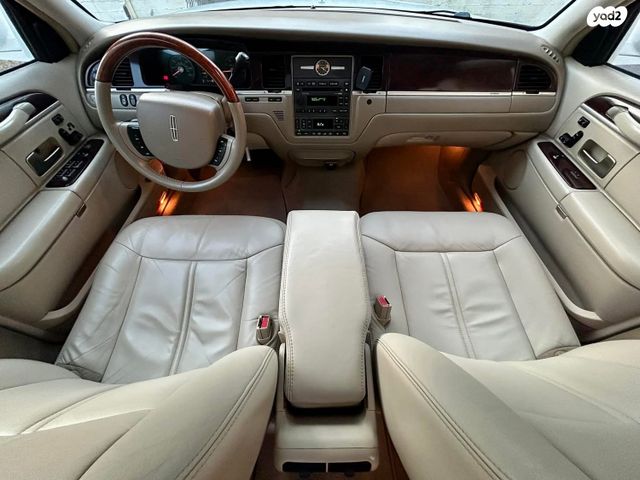 לינקולן טאון קאר