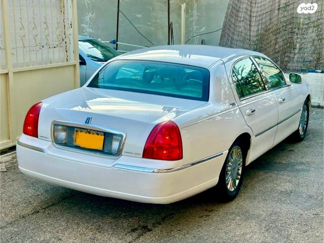 מודעת רכב לינקולן טאון קאר