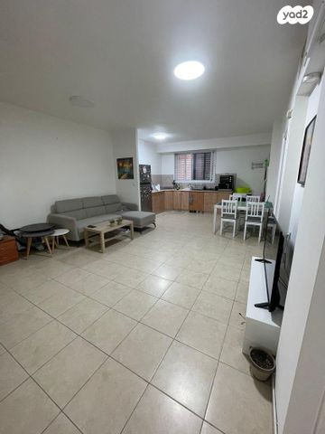 דירה, וייצמן 21, ארלוזורוב, גבעתיים