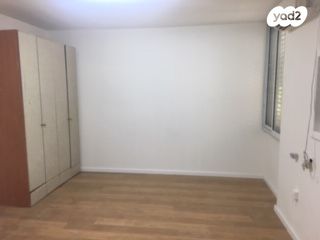 דירה, וייצמן 21, ארלוזורוב, גבעתיים