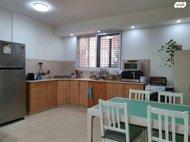 דירה, וייצמן 21, ארלוזורוב, גבעתיים