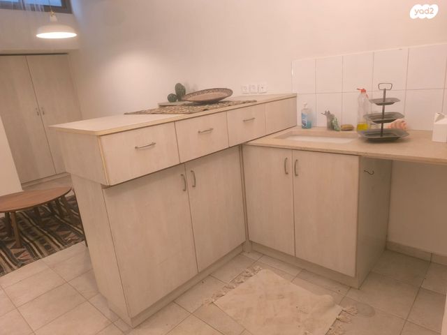 מחסנים, השופטים 11, הצפון הישן - דרום, תל אביב יפו