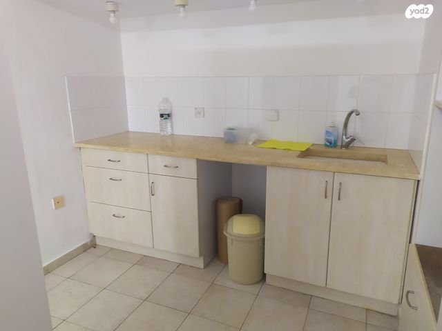 מחסנים, השופטים 11, הצפון הישן - דרום, תל אביב יפו