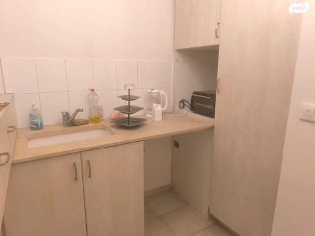 מחסנים, השופטים 11, הצפון הישן - דרום, תל אביב יפו