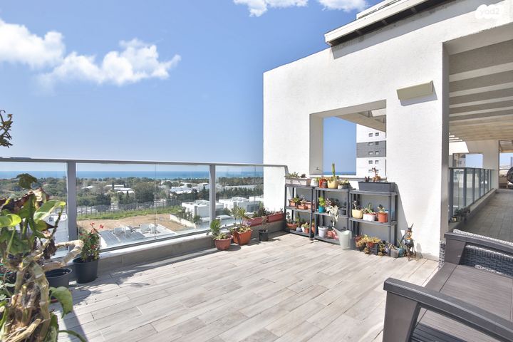 גג/ פנטהאוז, שדרות יצחק שמיר, גלי כרמל, טירת כרמל