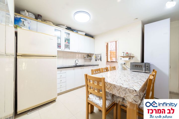 דירה, יחיאל מיכל פינס, מחנה יהודה, פתח תקווה