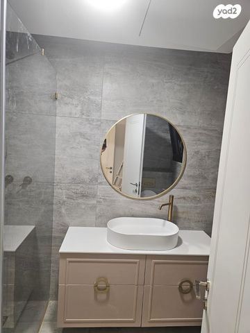 גג/ פנטהאוז, טשרניחובסקי 26, כרמל צרפתי, חיפה