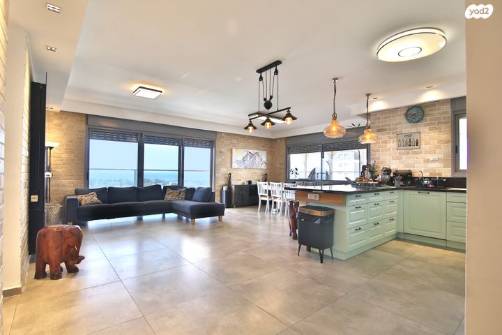 גג/ פנטהאוז, שדרות יצחק שמיר, גלי כרמל, טירת כרמל