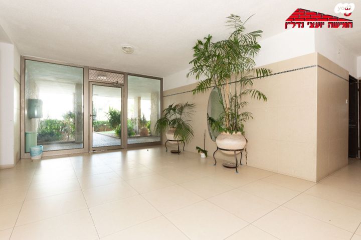 גג/ פנטהאוז, חרל"פ, רמב"ם, ראשון לציון