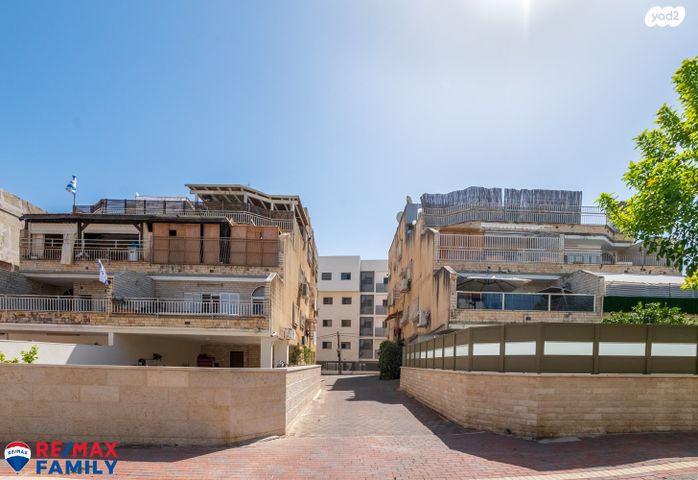 גג/ פנטהאוז, השומר, מרכז העיר, קרית אתא