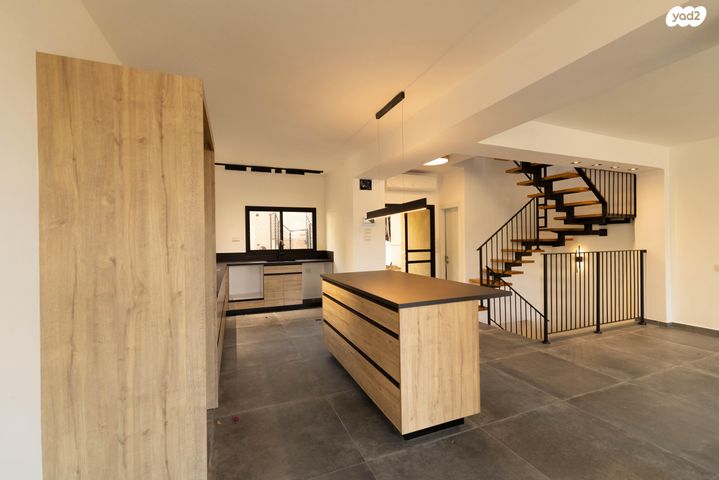 טריפלקס, הוד הכרמל, דניה, חיפה