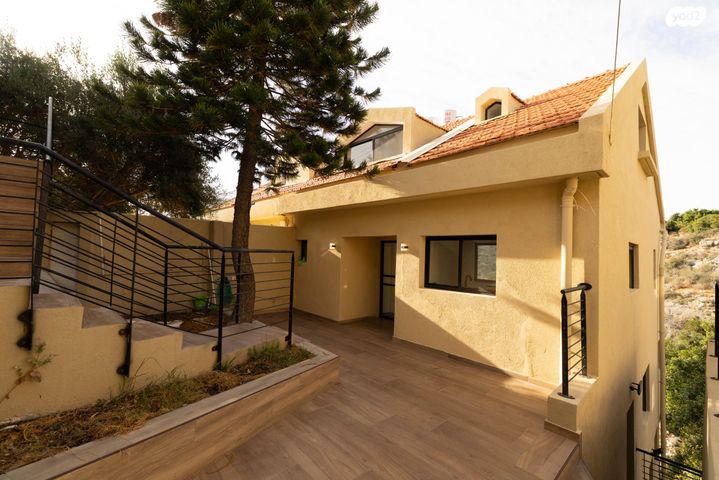 הוד הכרמל, דניה