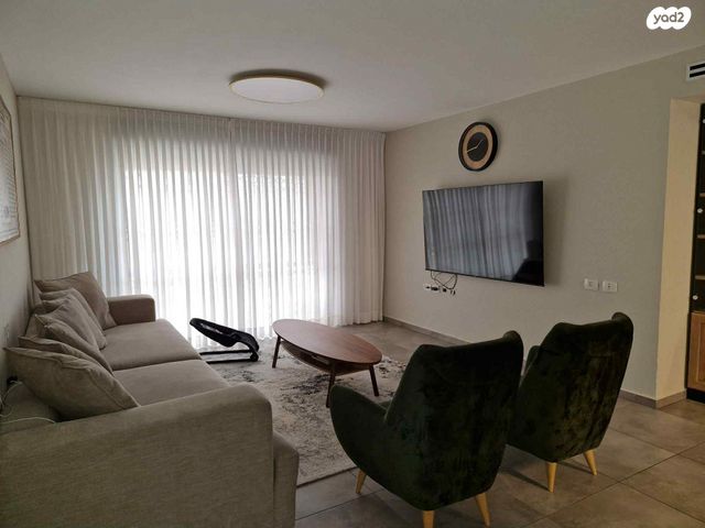 דירת גן, החותרים, טירת כרמל