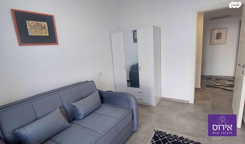 דירה, כפר ורדים