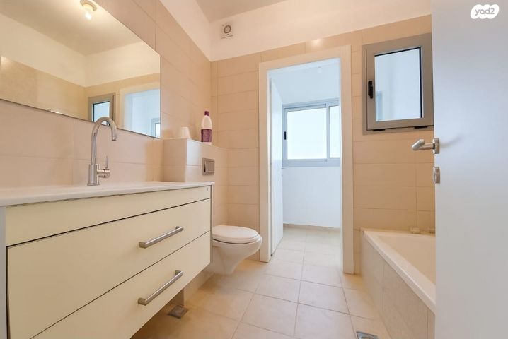 דירה, שדרות מנחם בגין 6, גבעת אולגה, חדרה