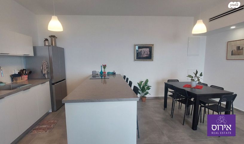 דירה, כפר ורדים