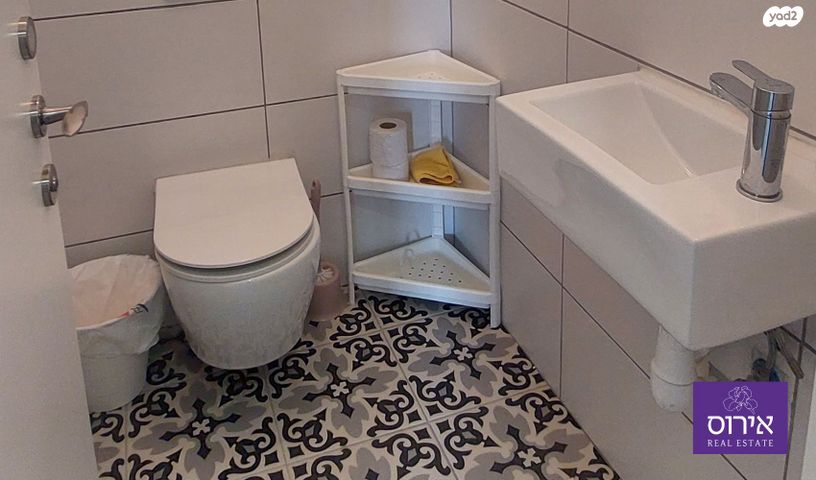 דירה, כפר ורדים