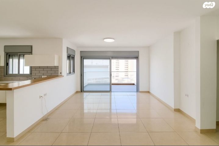 דירה, שדרות מנחם בגין 6, גבעת אולגה, חדרה