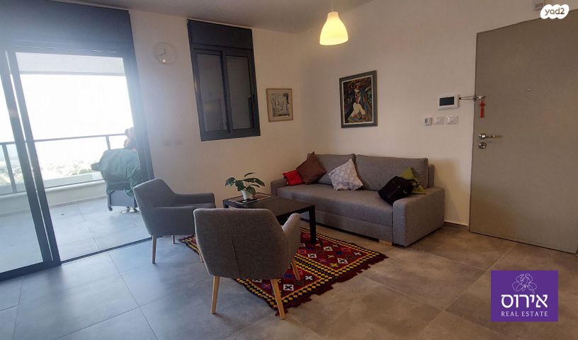 דירה, כפר ורדים