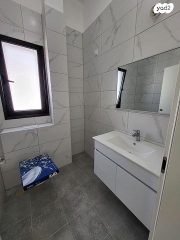 דירה, דרך בר יהודה, עמק הכרמל, נשר