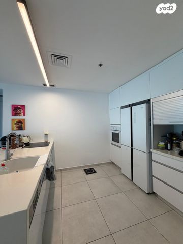 דירה, אריאל שרון 4, סיטי, גבעתיים