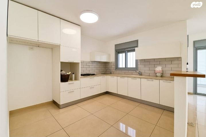 דירה, שדרות מנחם בגין 6, גבעת אולגה, חדרה