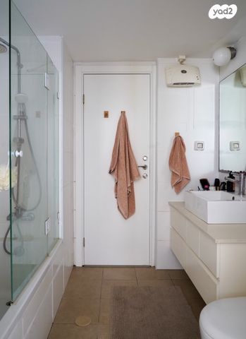 דירה, אלונים, קרית השרון, נתניה