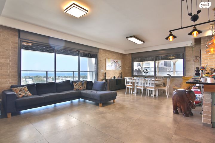 גג/ פנטהאוז, שדרות יצחק שמיר, גלי כרמל, טירת כרמל