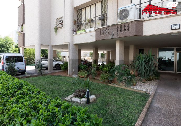 גג/ פנטהאוז, חרל"פ, רמב"ם, ראשון לציון