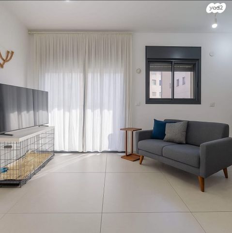 דירה, קריניצי, שכונת בן גוריון, מרכז העיר ג', רמת גן