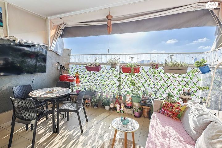 דירה, הרב ישעיהו משורר, הדר גנים, פתח תקווה