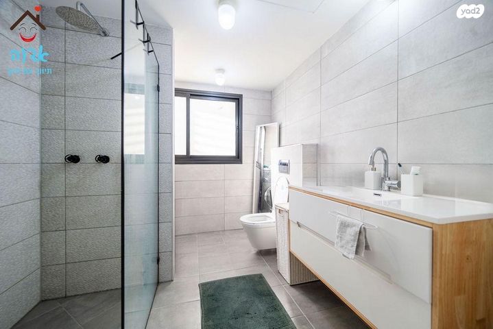 דירה, קריניצי, שכונת בן גוריון, מרכז העיר ג', רמת גן