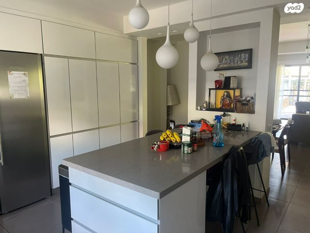 דו משפחתי, האחות חיה אוסטר, קרית קריניצי, רמת גן