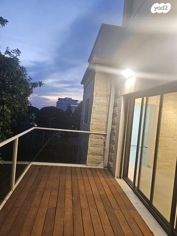 גג/ פנטהאוז, טשרניחובסקי 26, כרמל צרפתי, חיפה