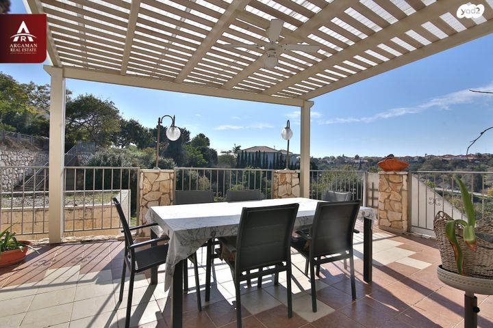 דו משפחתי, וינסנט ון גוך, קרית אתא