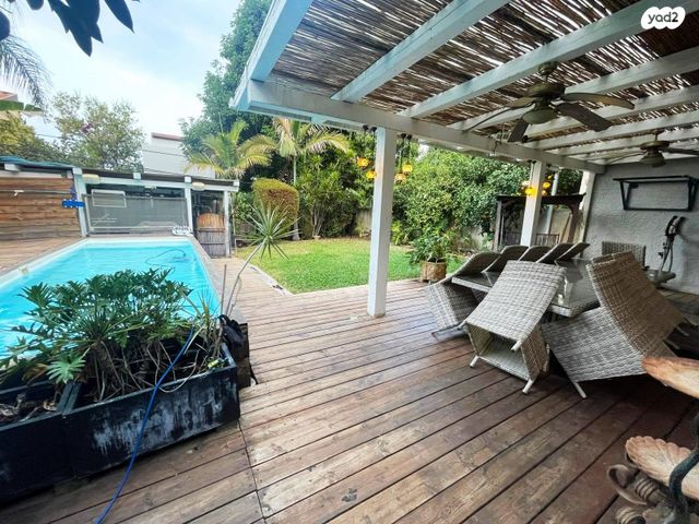 דו משפחתי, האחות חיה אוסטר, קרית קריניצי, רמת גן