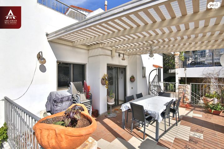 דו משפחתי, וינסנט ון גוך, קרית אתא