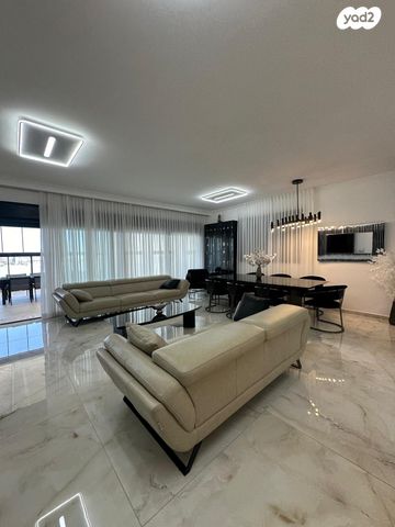 שולמית אלוני 