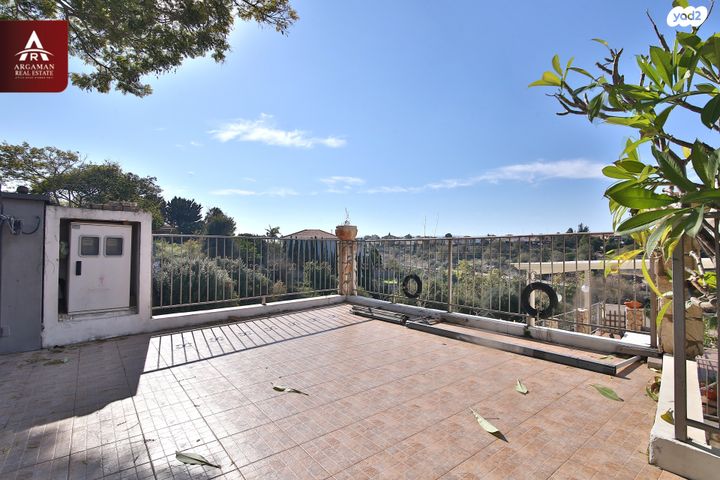 דו משפחתי, וינסנט ון גוך, קרית אתא