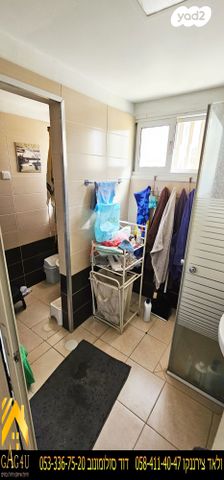 דירה, תשי"ג, פנחס ספיר, מגדל העמק