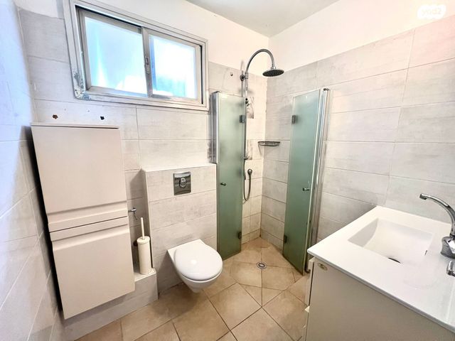 דירה, הרב אלנקווה 33, נווה ברבור, כפר שלם מערב, תל אביב יפו