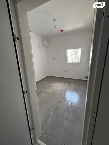 דירה, גרציאני יצחק 10, גני שרונה, קרית הממשלה, תל אביב יפו