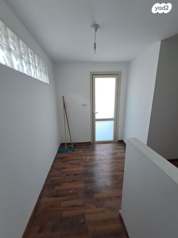 דופלקס, ברכת משה 32, גאולה, חיפה